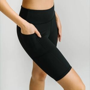 Zyia Black Pocket Light n Tight Hustle Shorts 8"-  2 Available